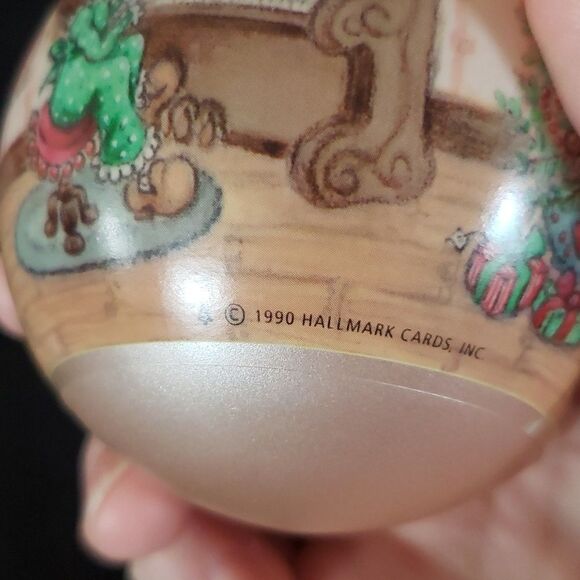 Vintage Hallmark Betsey Clark: Home for Christmas Glass Ball Ornament Dated 1990 - Picture 11 of 11